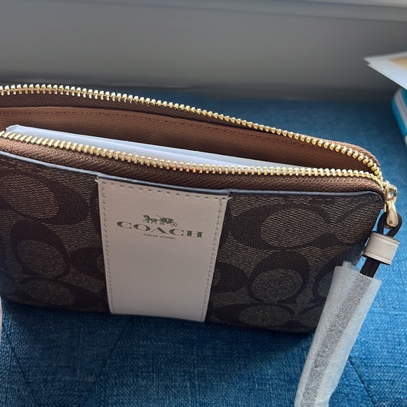 Brand new Coach Signature Zip Wristlet - Picture 3 of 3
